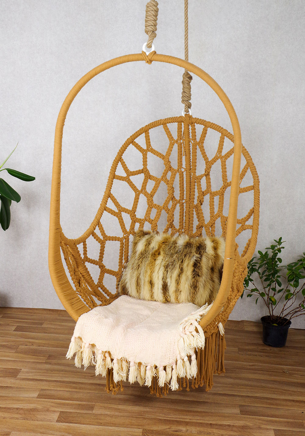 Hanging-Macrame-Swing-Chair